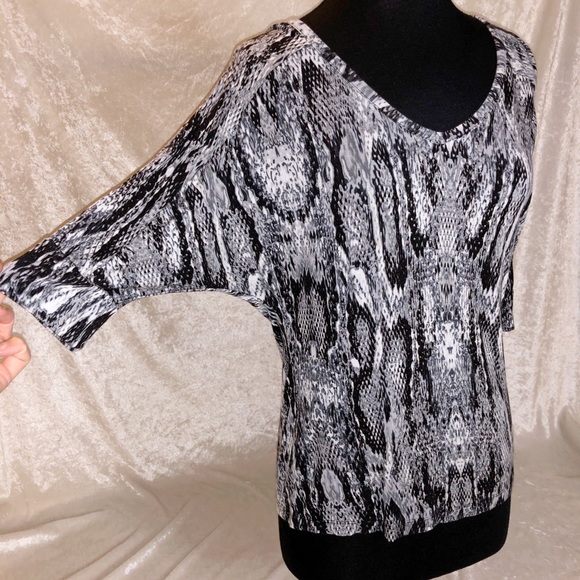 Super soft snakeskin top - Picture 1 of 6